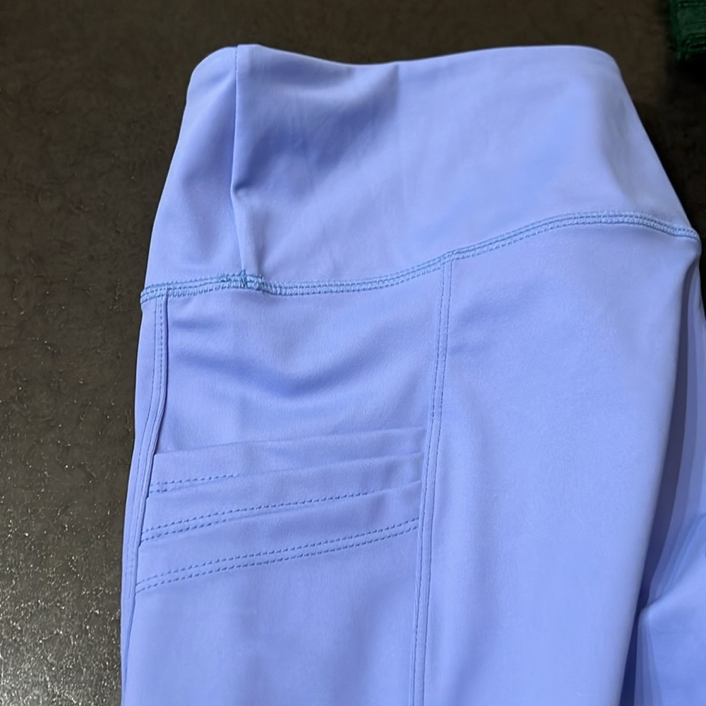 Zyia light n tight capri with pockets